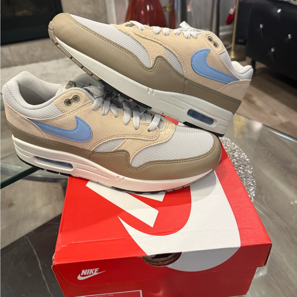 New Mens 10.5 Nike Air  Max 1 ESS- Light Bone/ Psychic Blue. Original Box